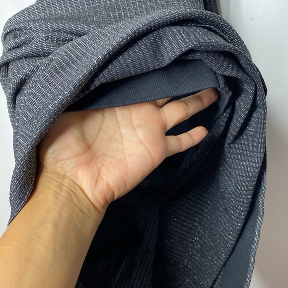 Lululemon Black Ribbed Tank Top with a slight shimmer - 12 - Picture 9 of 9